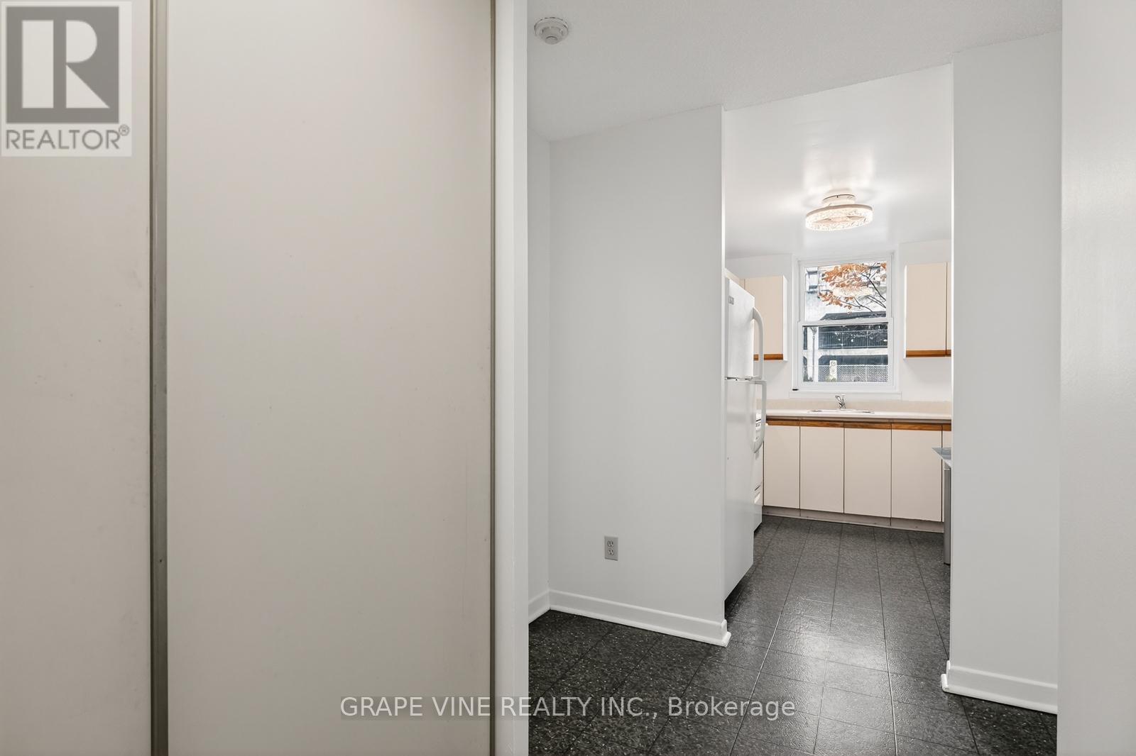 #102 50 BURNSIDE AVENUE - 12