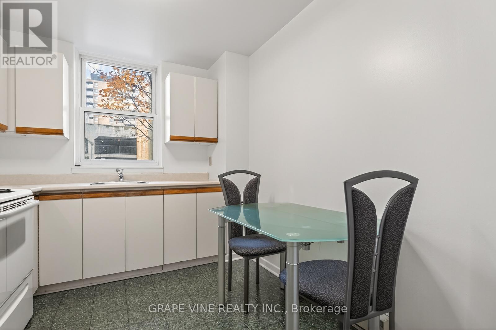 #102 50 BURNSIDE AVENUE - 15