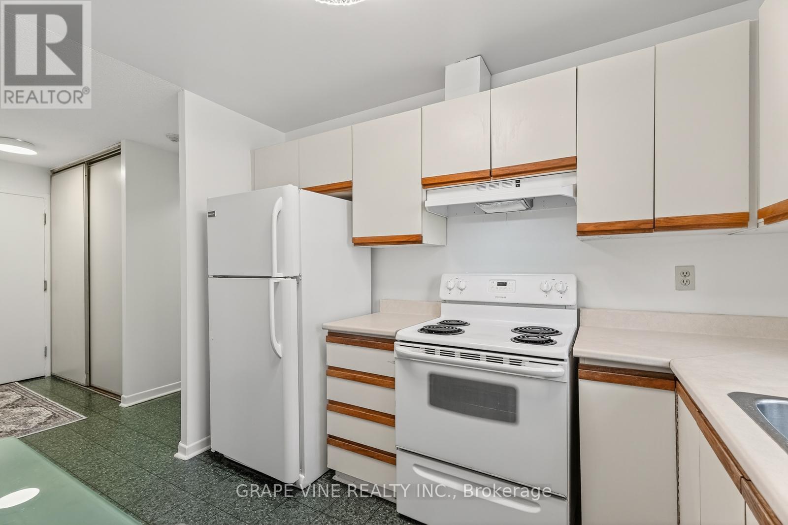 #102 50 BURNSIDE AVENUE - 17