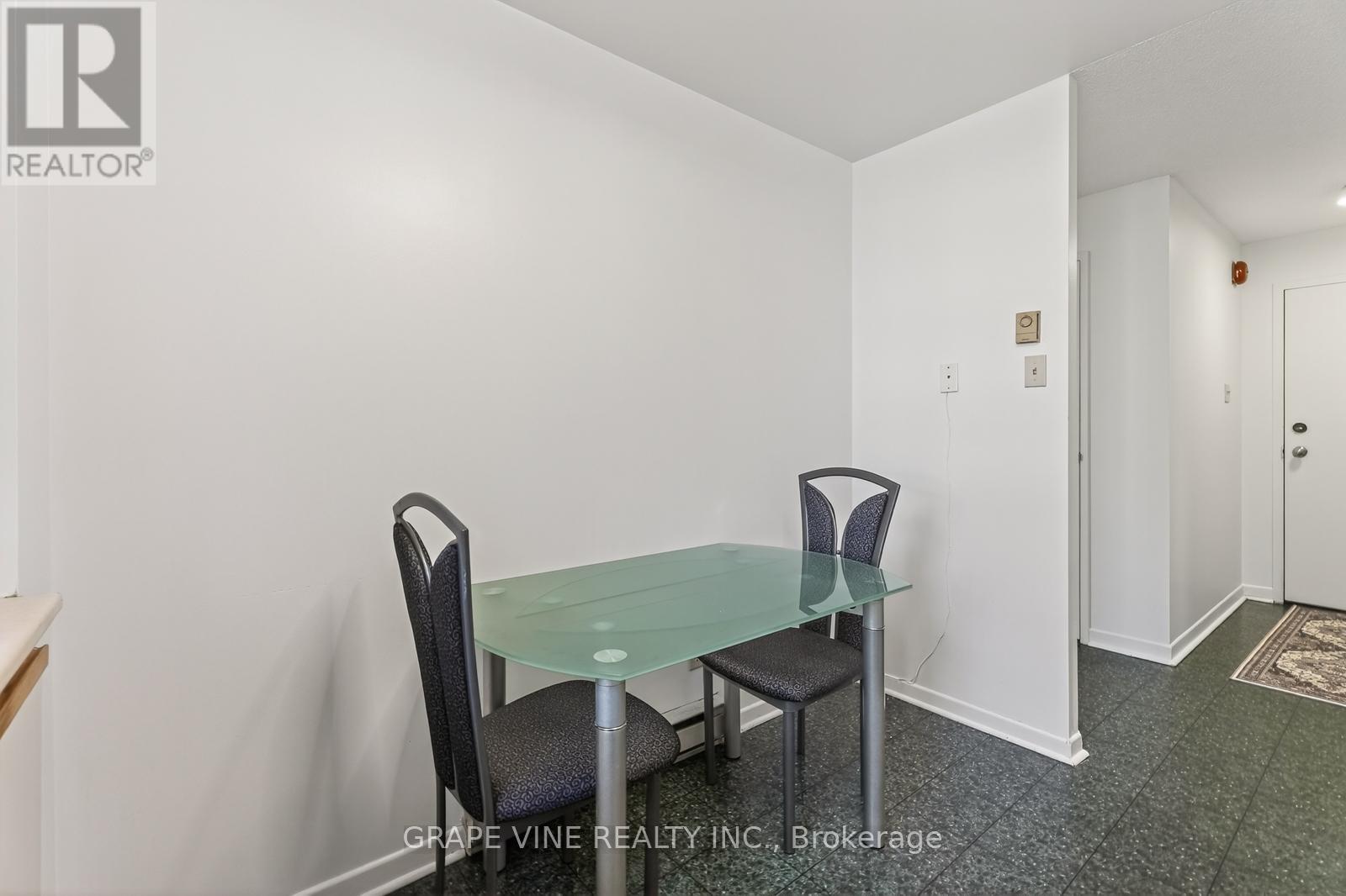 #102 50 BURNSIDE AVENUE - 18