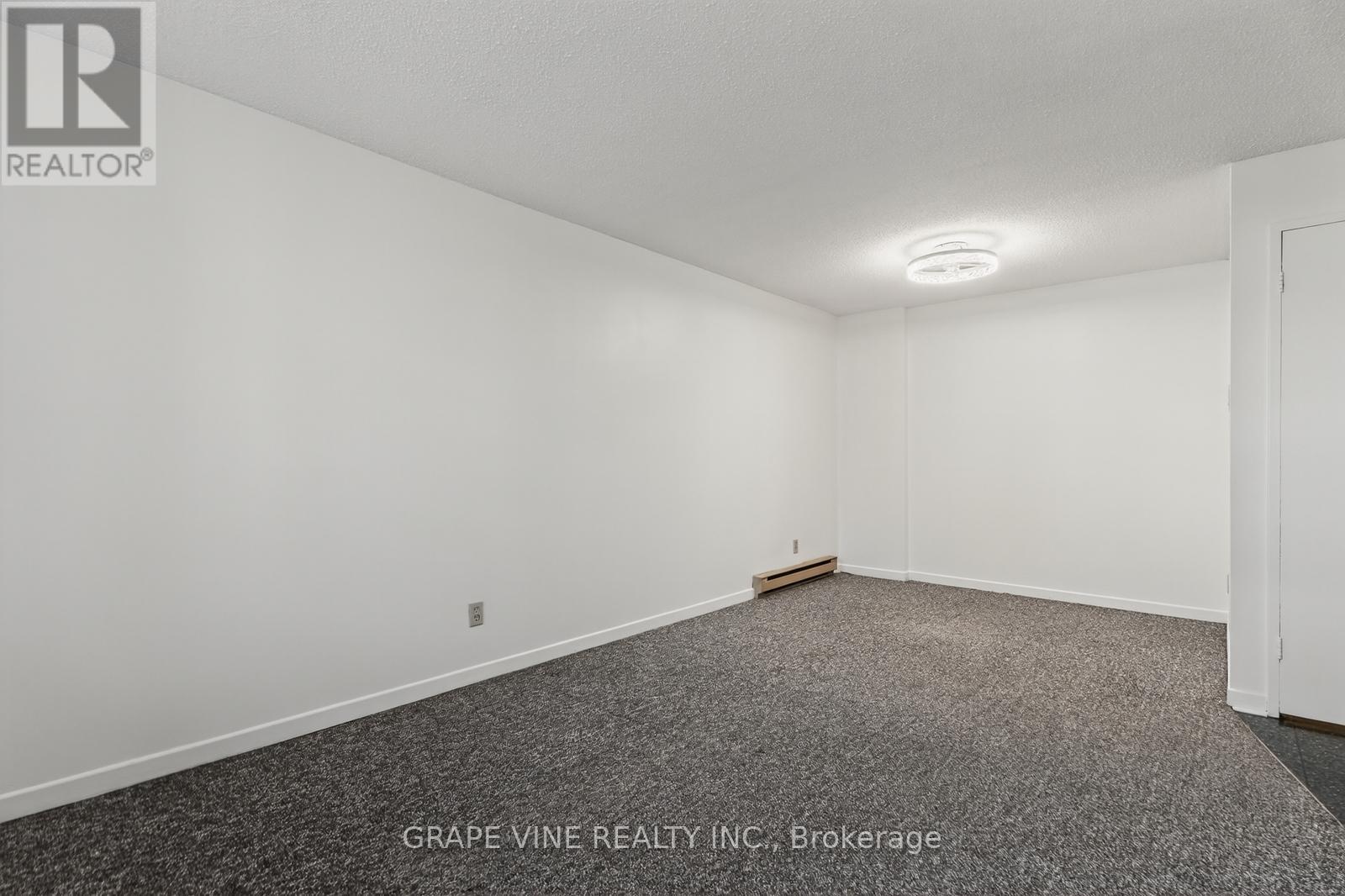 102 - 50 BURNSIDE AVENUE — photo 21