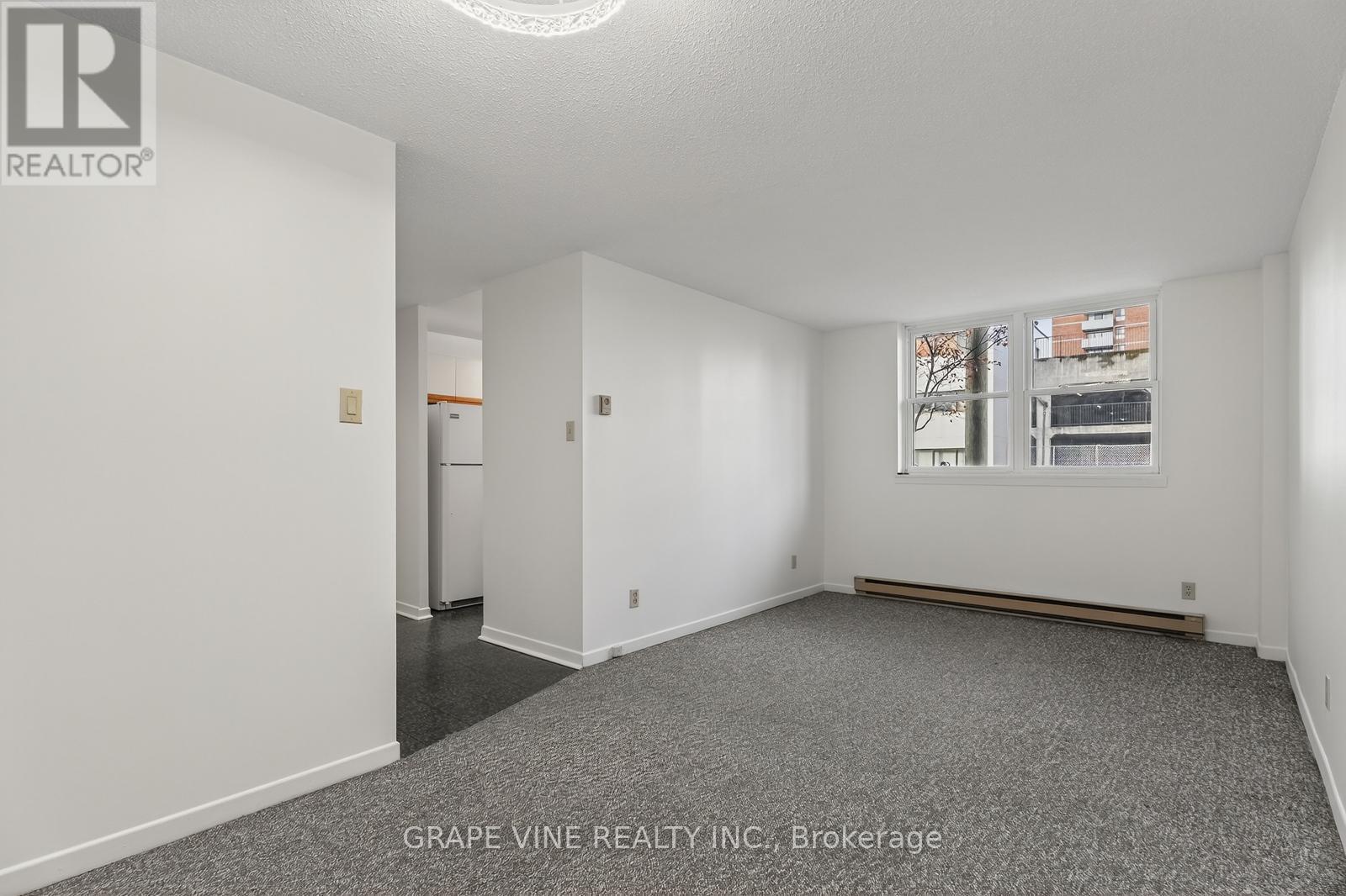 102 - 50 BURNSIDE AVENUE — photo 24