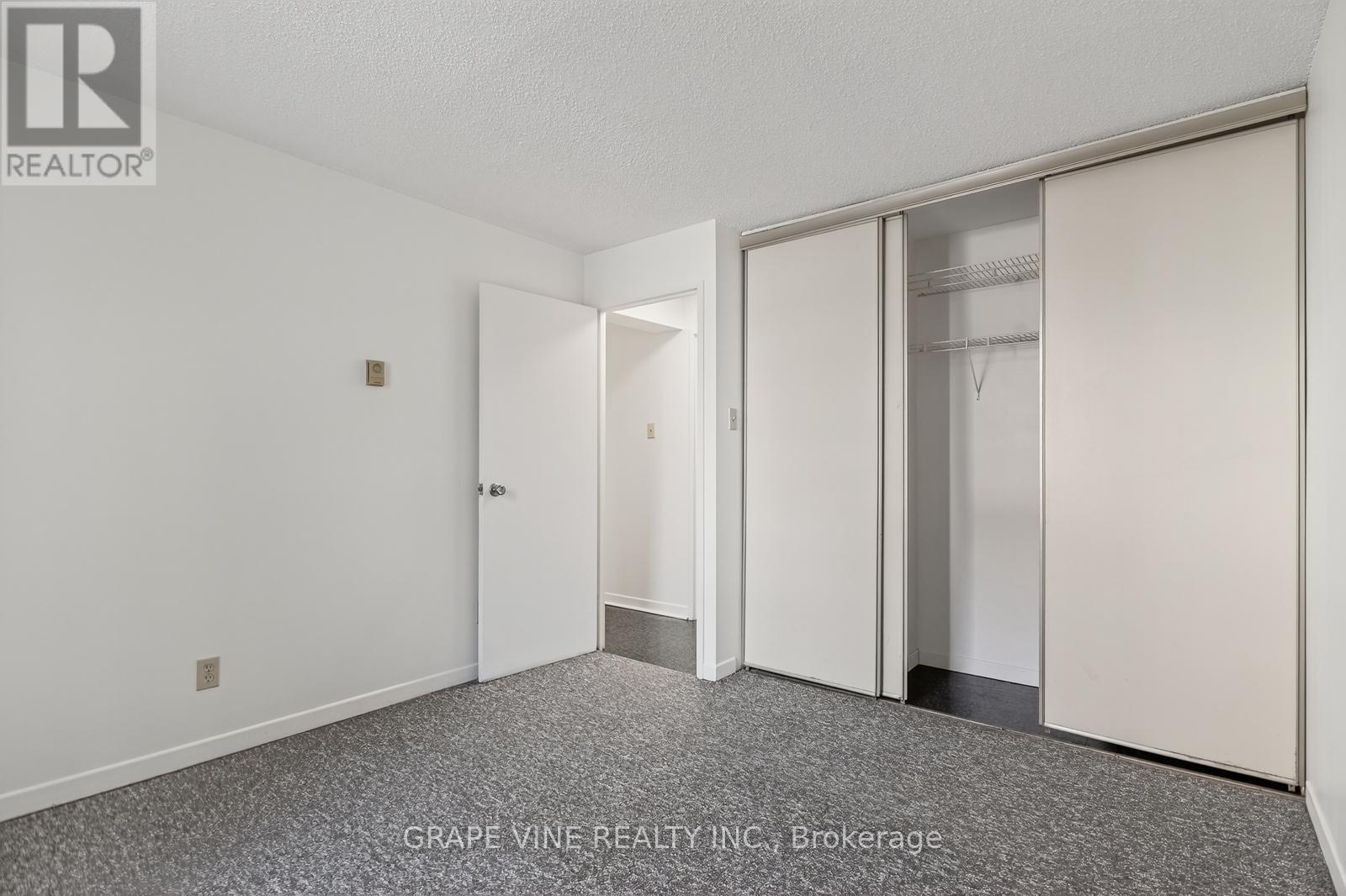 102 - 50 BURNSIDE AVENUE — photo 29