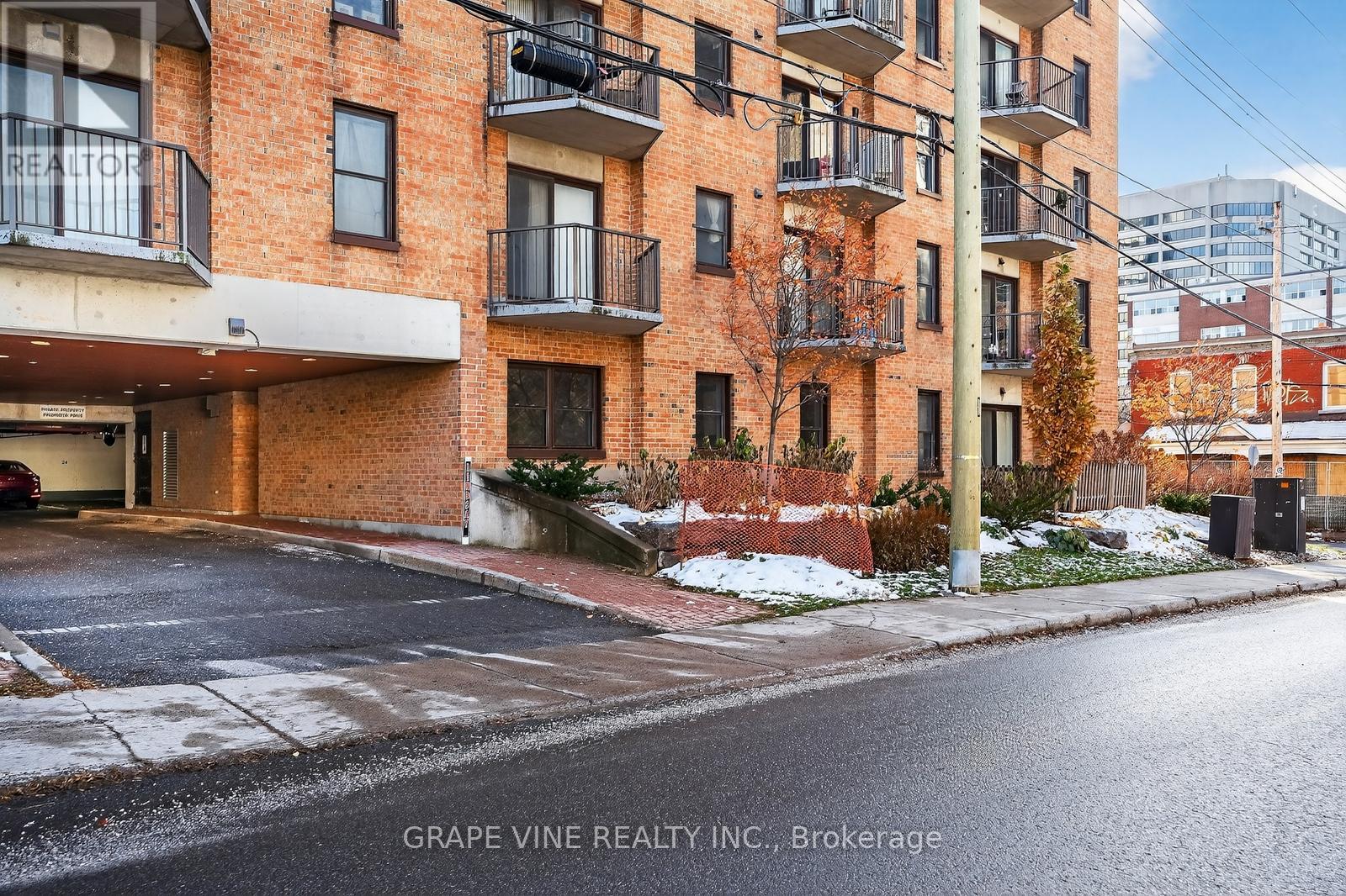 #102 50 BURNSIDE AVENUE - 4