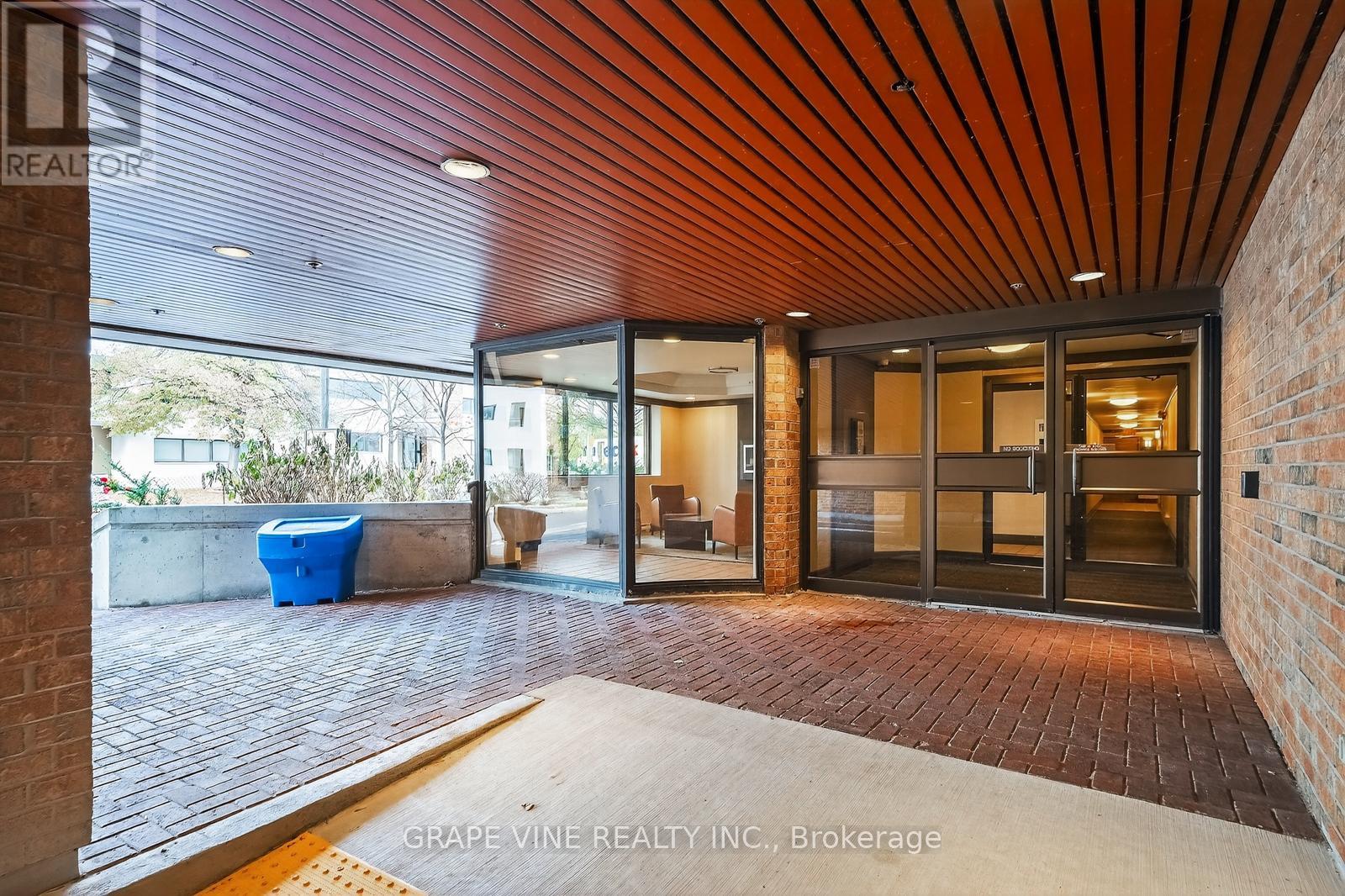 #102 50 BURNSIDE AVENUE - 5