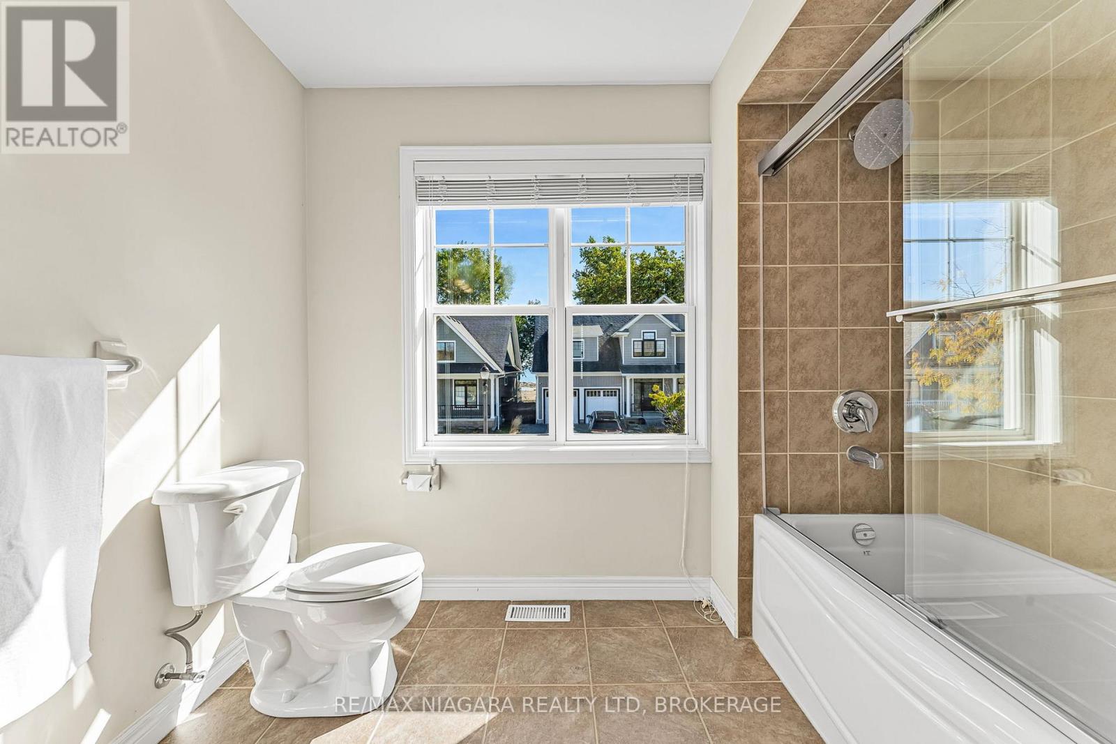750 LAKESHORE ROAD - 22