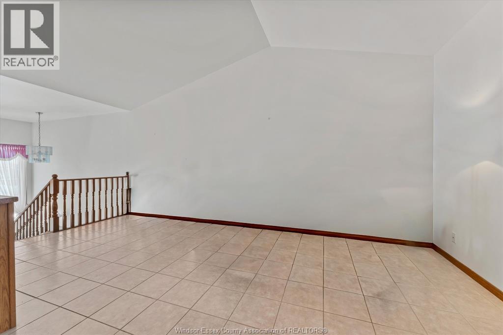 64 TOFFLEMIRE COURT - 9