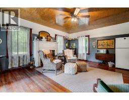 1060 East West Road, Pelee Island, ON N0R1M0 Photo 10