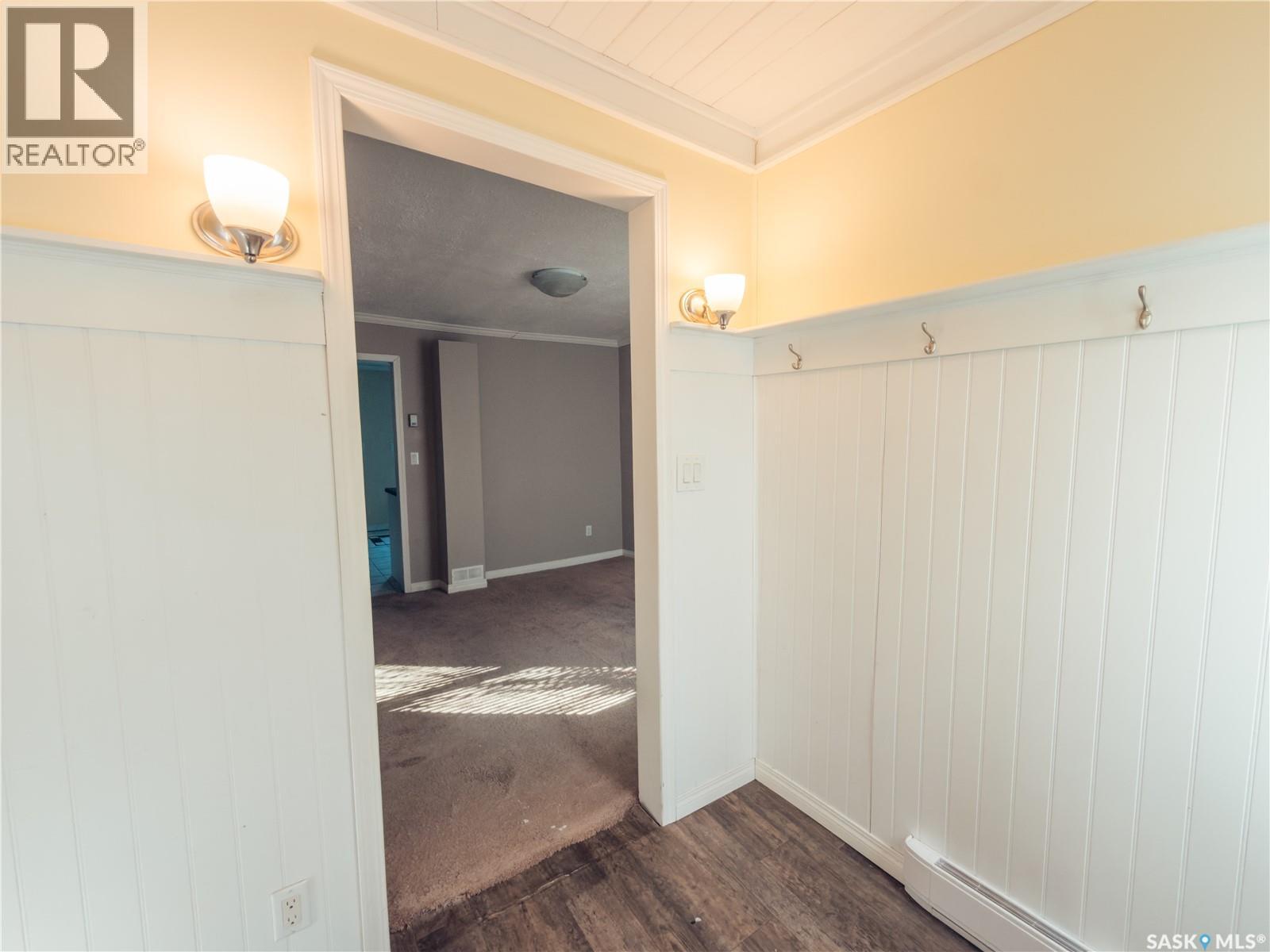 118 32ND STREET W - Image 2