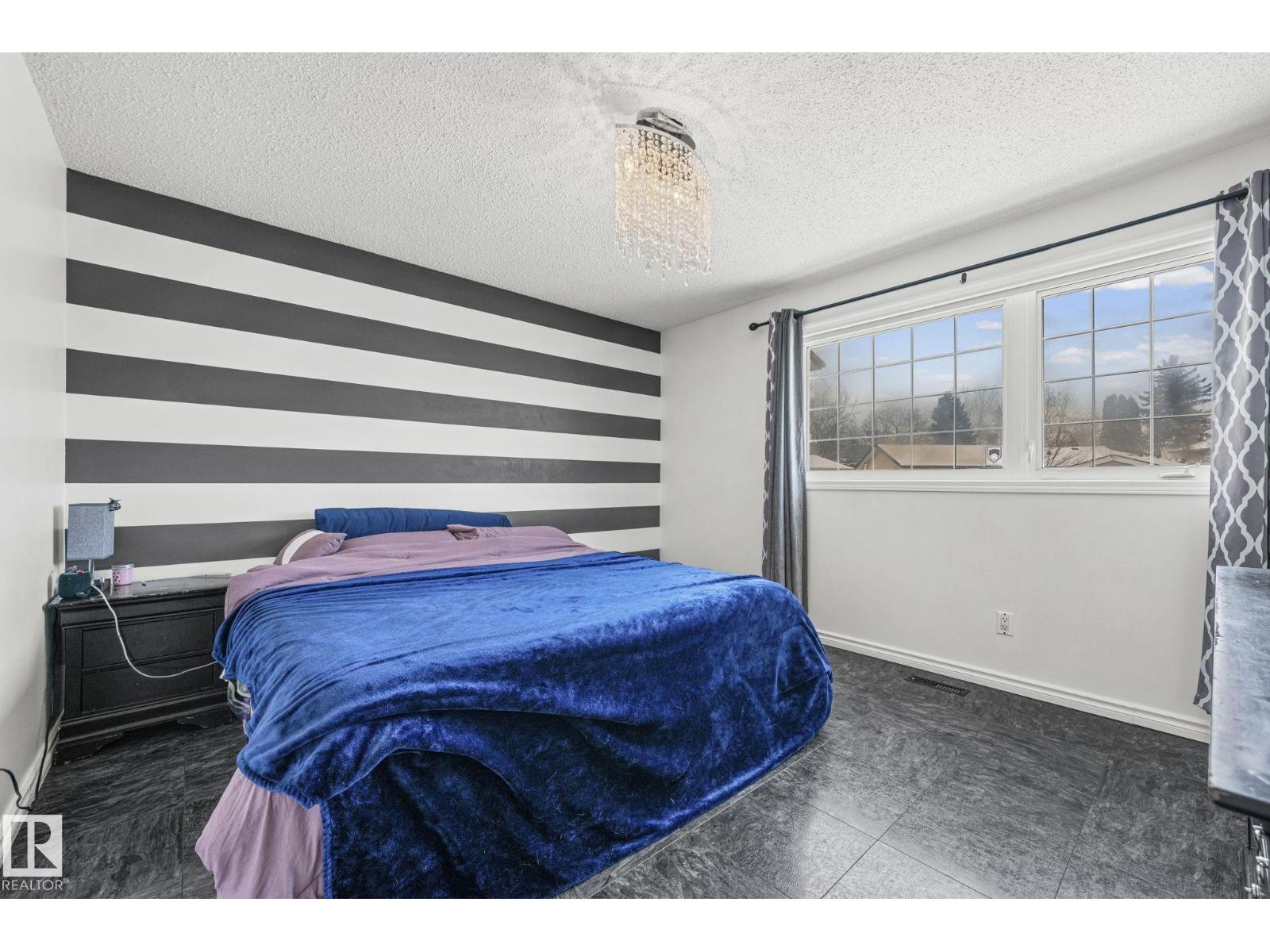 115 Warwick RD NW, Edmonton