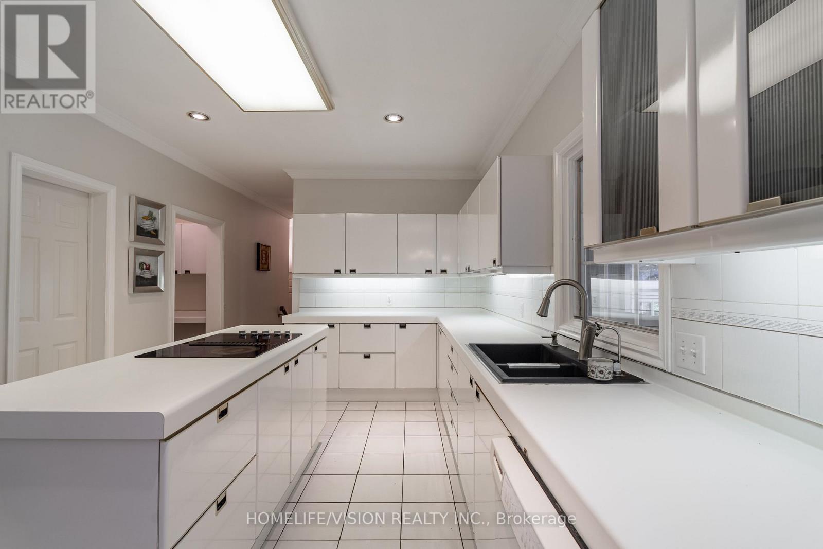 15 DAFFODIL AVENUE - 16