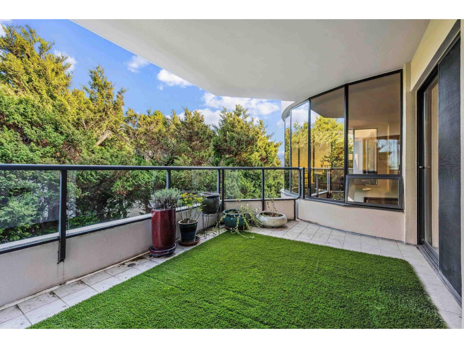 302 1250 MARTIN STREET, White Rock