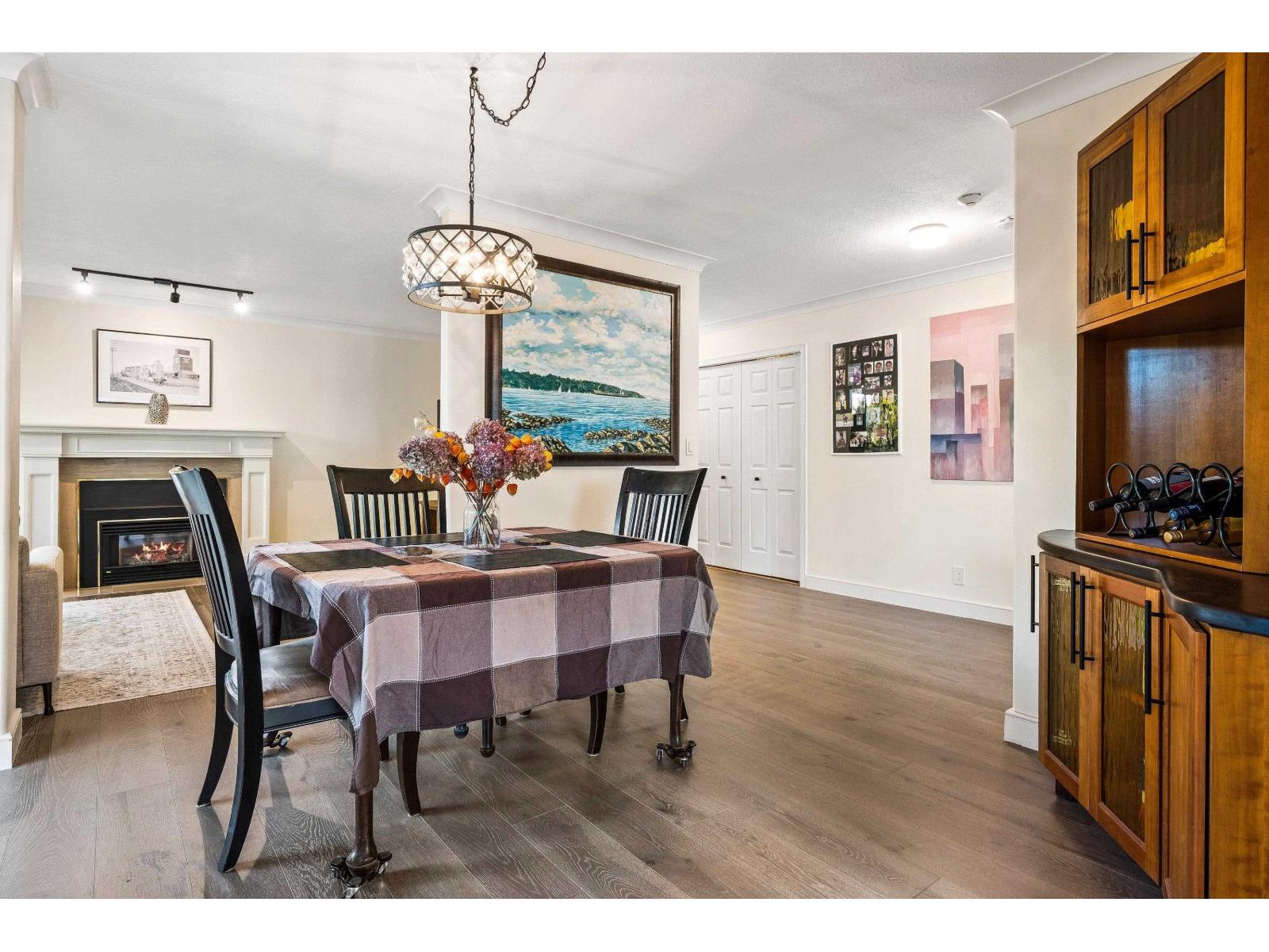 302 1250 MARTIN STREET, White Rock