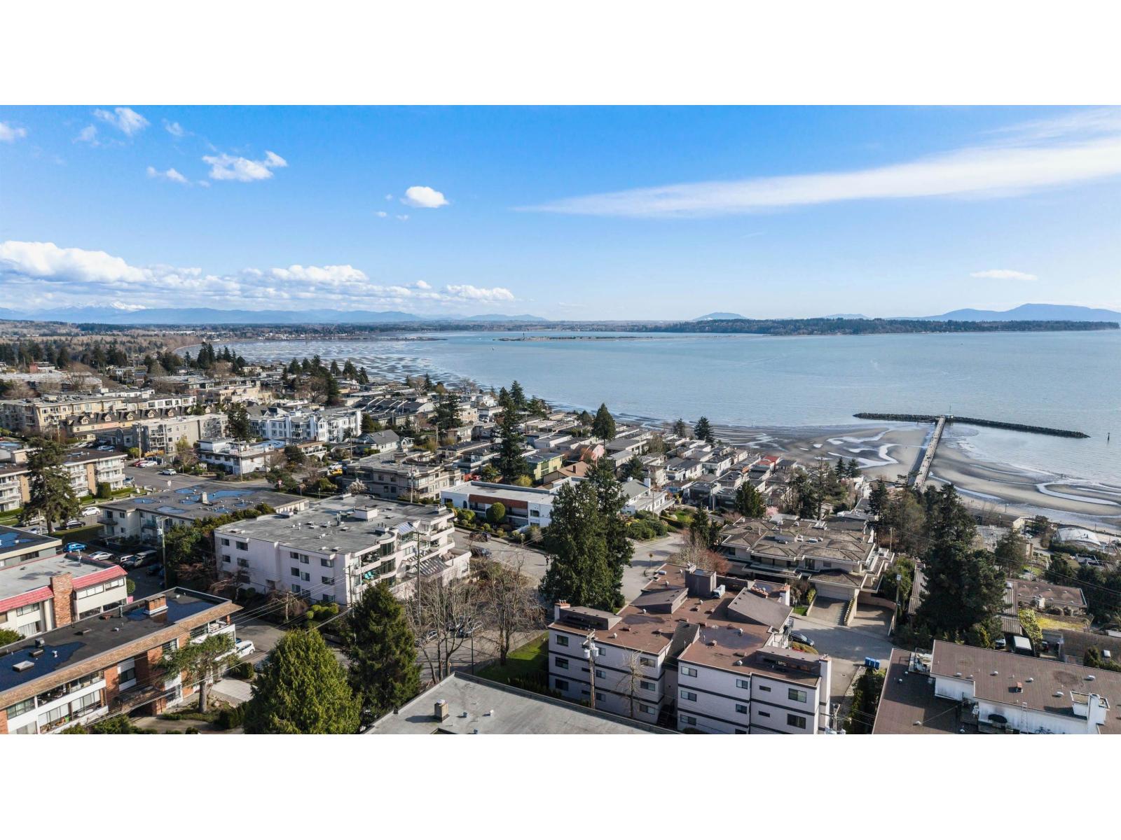 302 1250 MARTIN STREET, White Rock