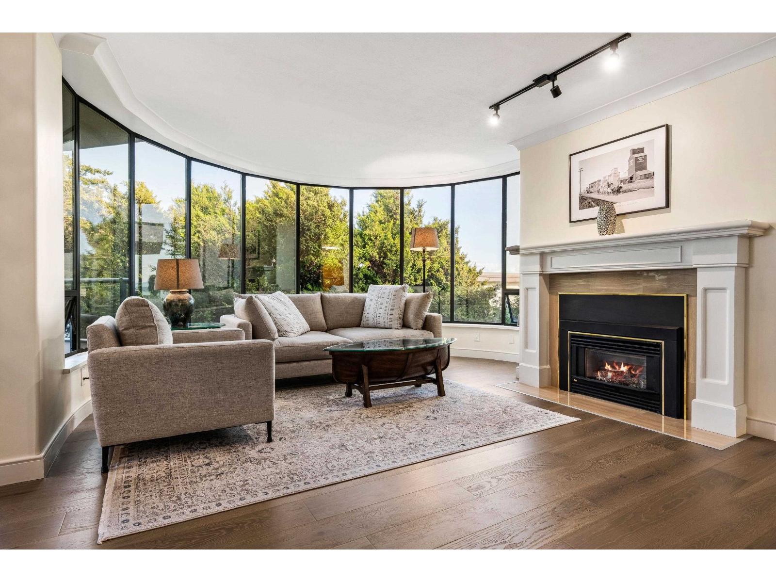 302 1250 MARTIN STREET, White Rock