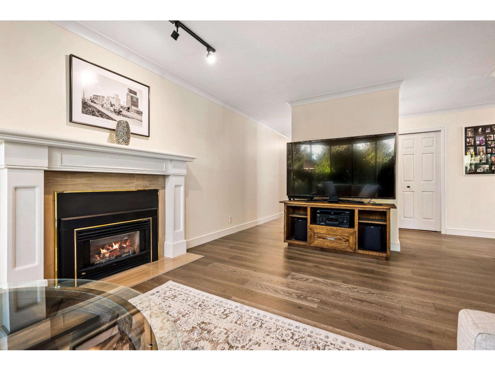 302 1250 MARTIN STREET, White Rock