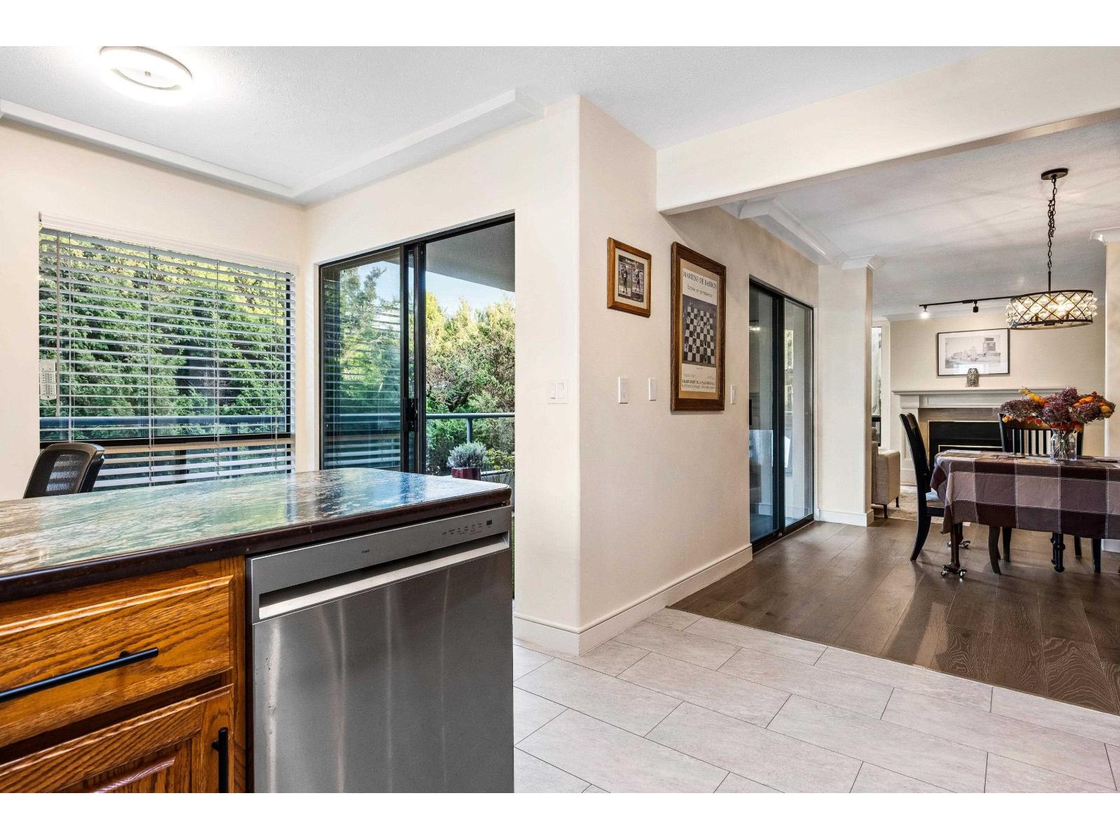 302 1250 MARTIN STREET, White Rock