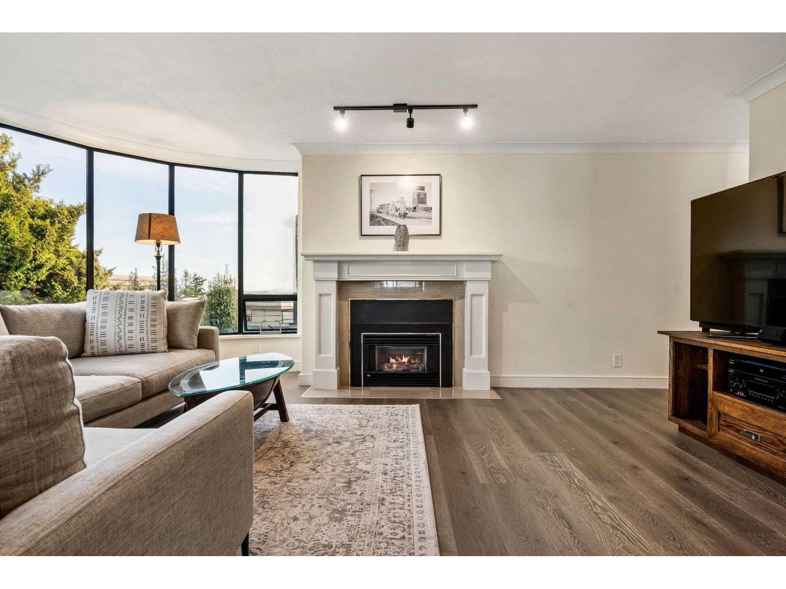 302 1250 MARTIN STREET, White Rock