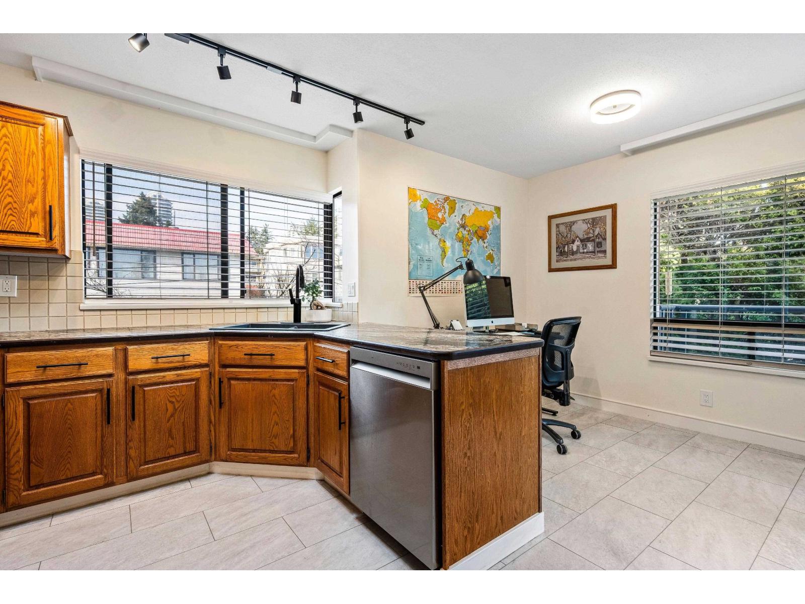 302 1250 MARTIN STREET, White Rock