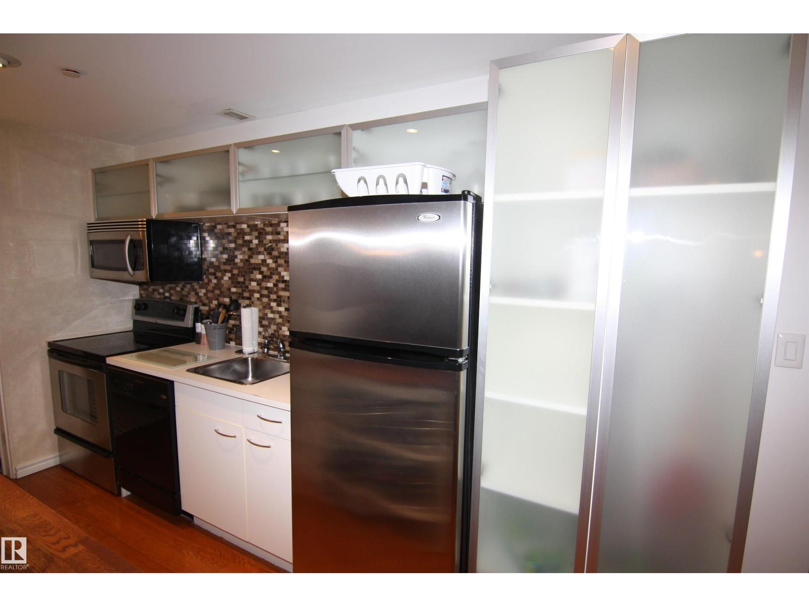 311 10134 100 ST NW - 15