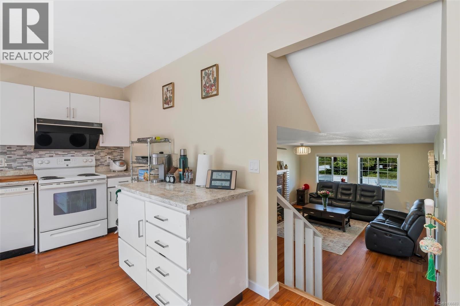 6520 Country Rd - 16
