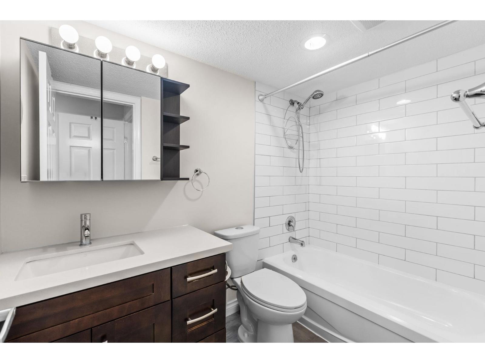 228 32853 LANDEAU PLACE, Abbotsford