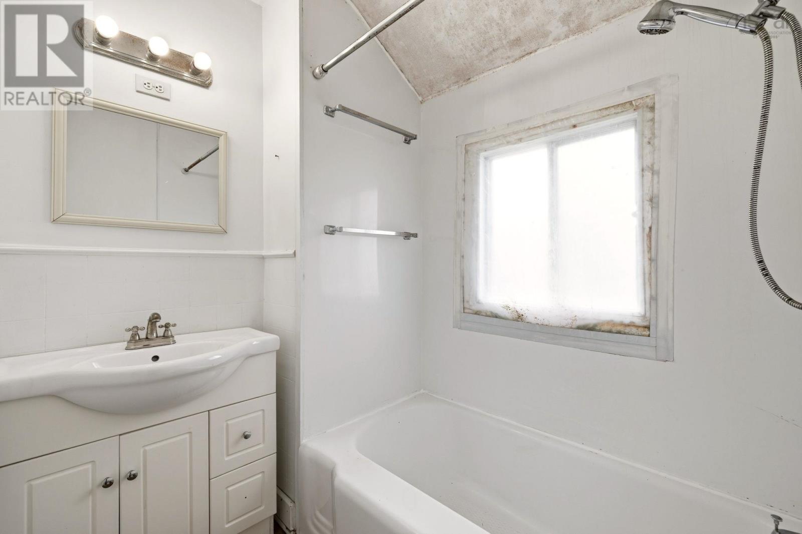 Property 23 of 29 of 3486 St Andrews Avenue