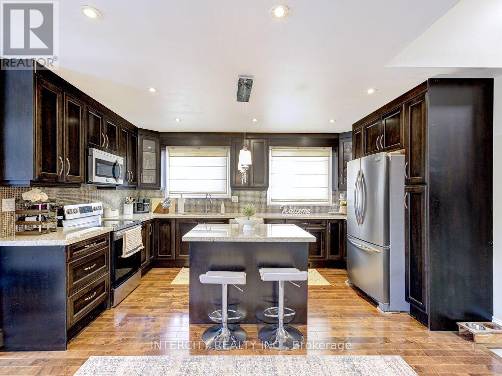 841 COULSON AVENUE - 17