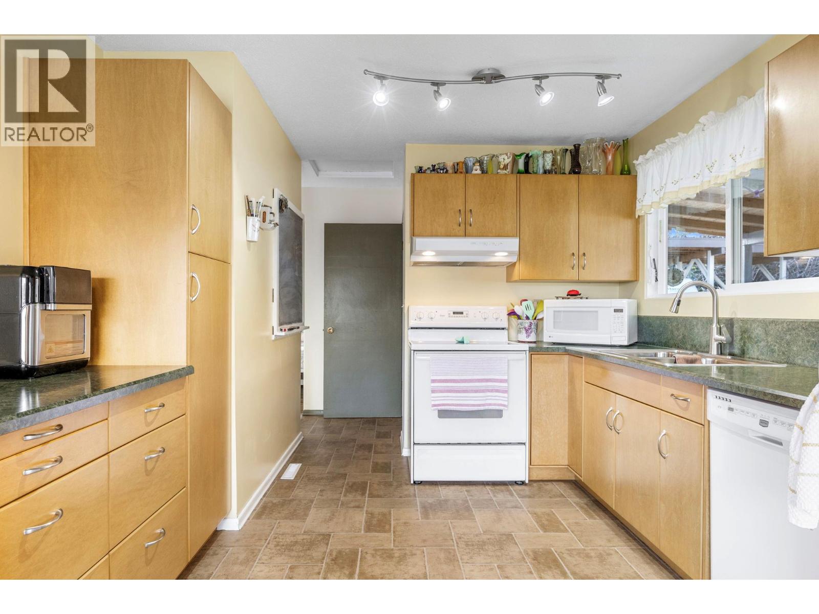  2429 Gosset Road, West Kelowna