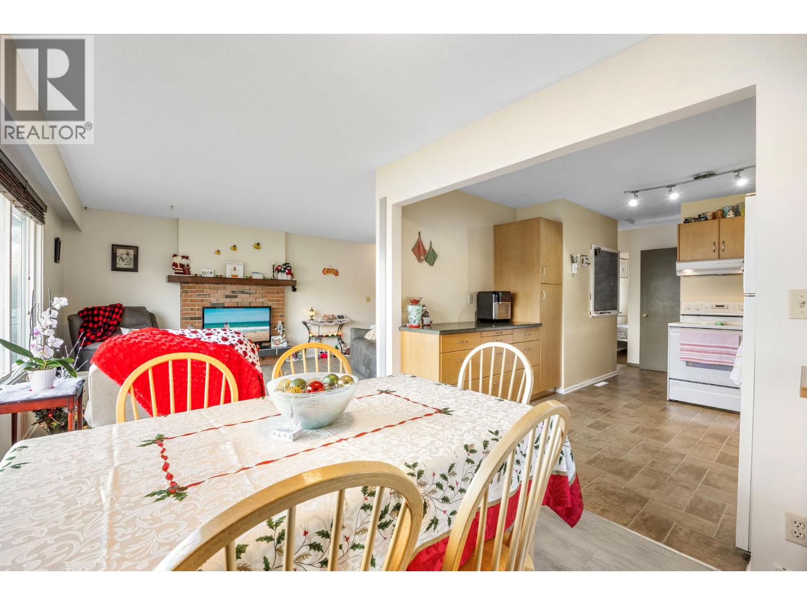  2429 Gosset Road, West Kelowna