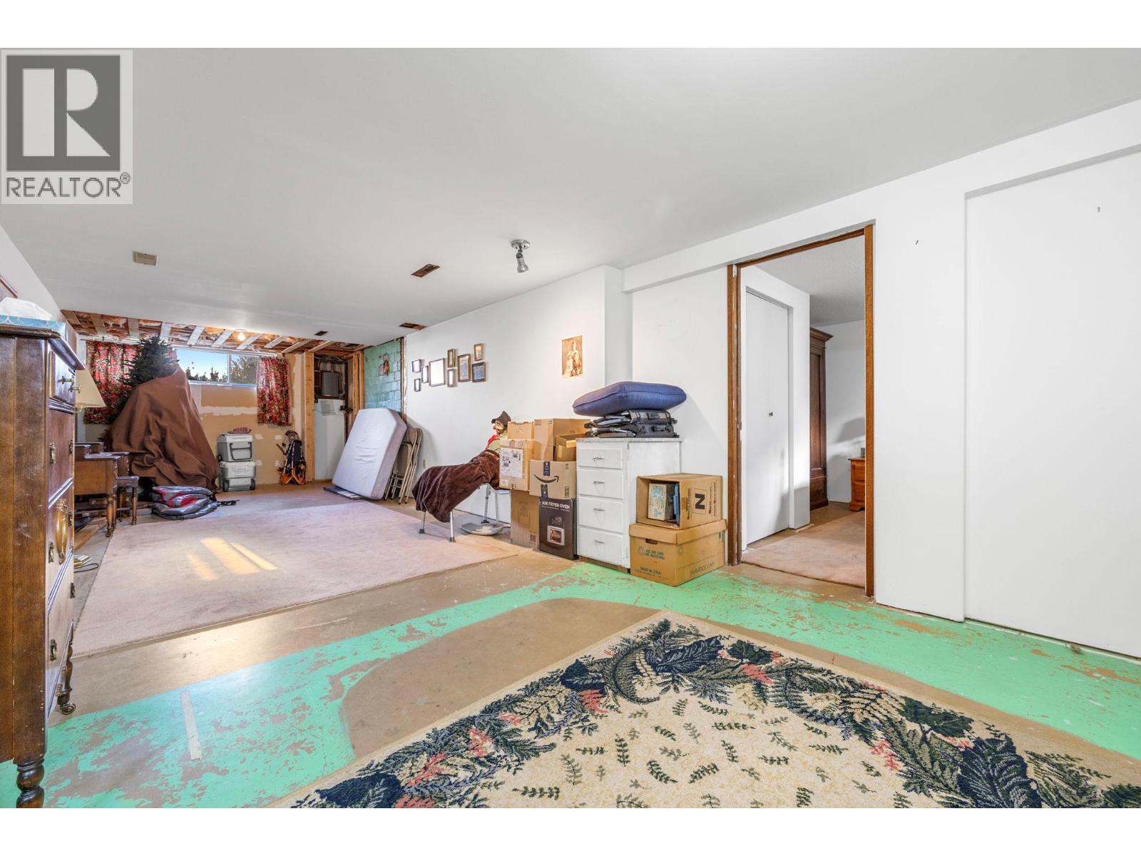  2429 Gosset Road, West Kelowna