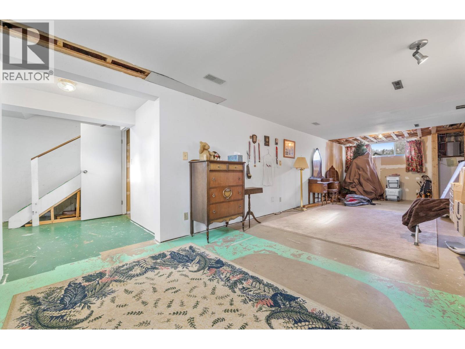  2429 Gosset Road, West Kelowna