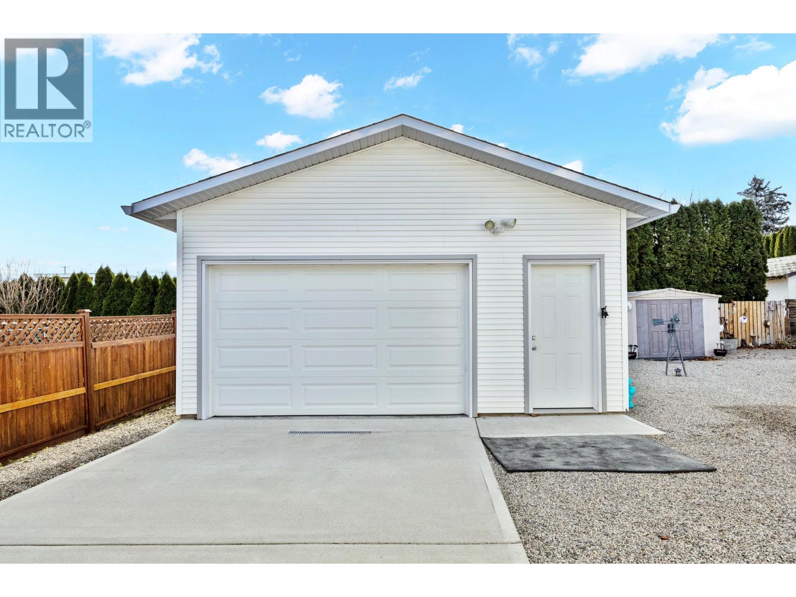  2429 Gosset Road, West Kelowna