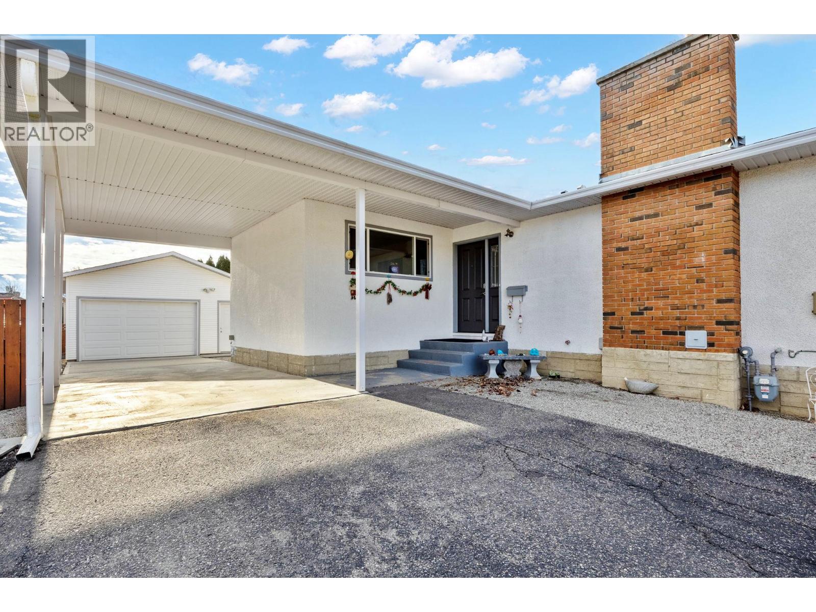  2429 Gosset Road, West Kelowna