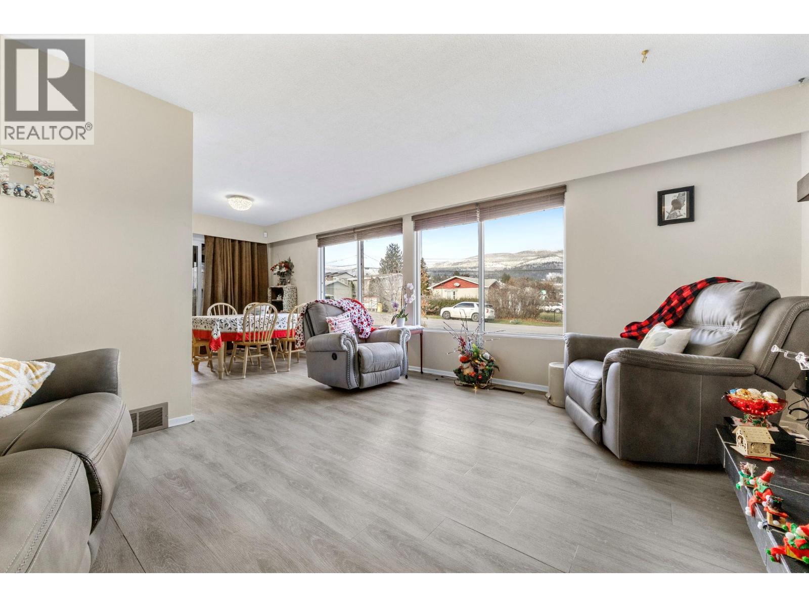  2429 Gosset Road, West Kelowna