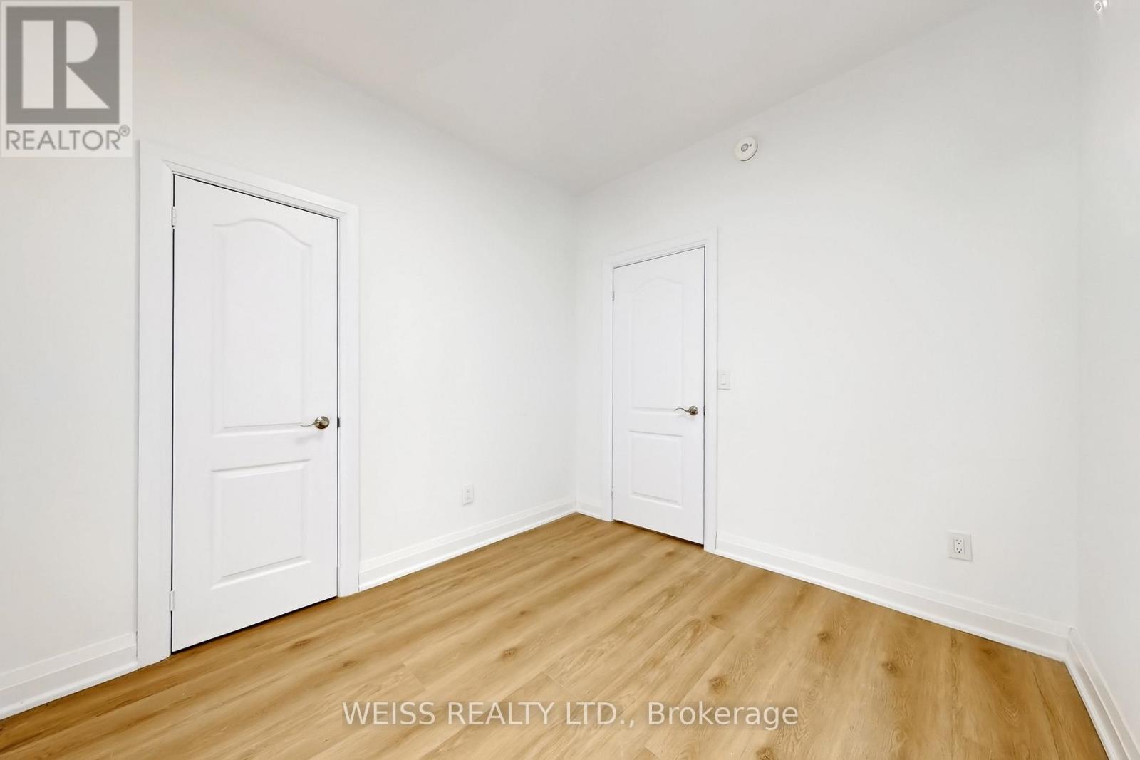 181 TALBOT STREET N - 27