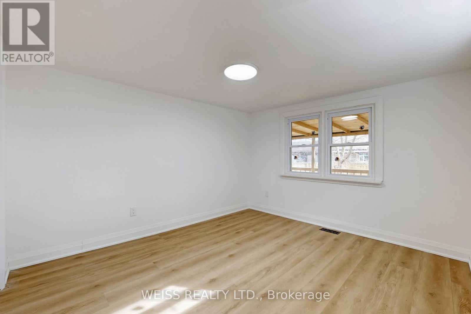 181 TALBOT STREET N - 31