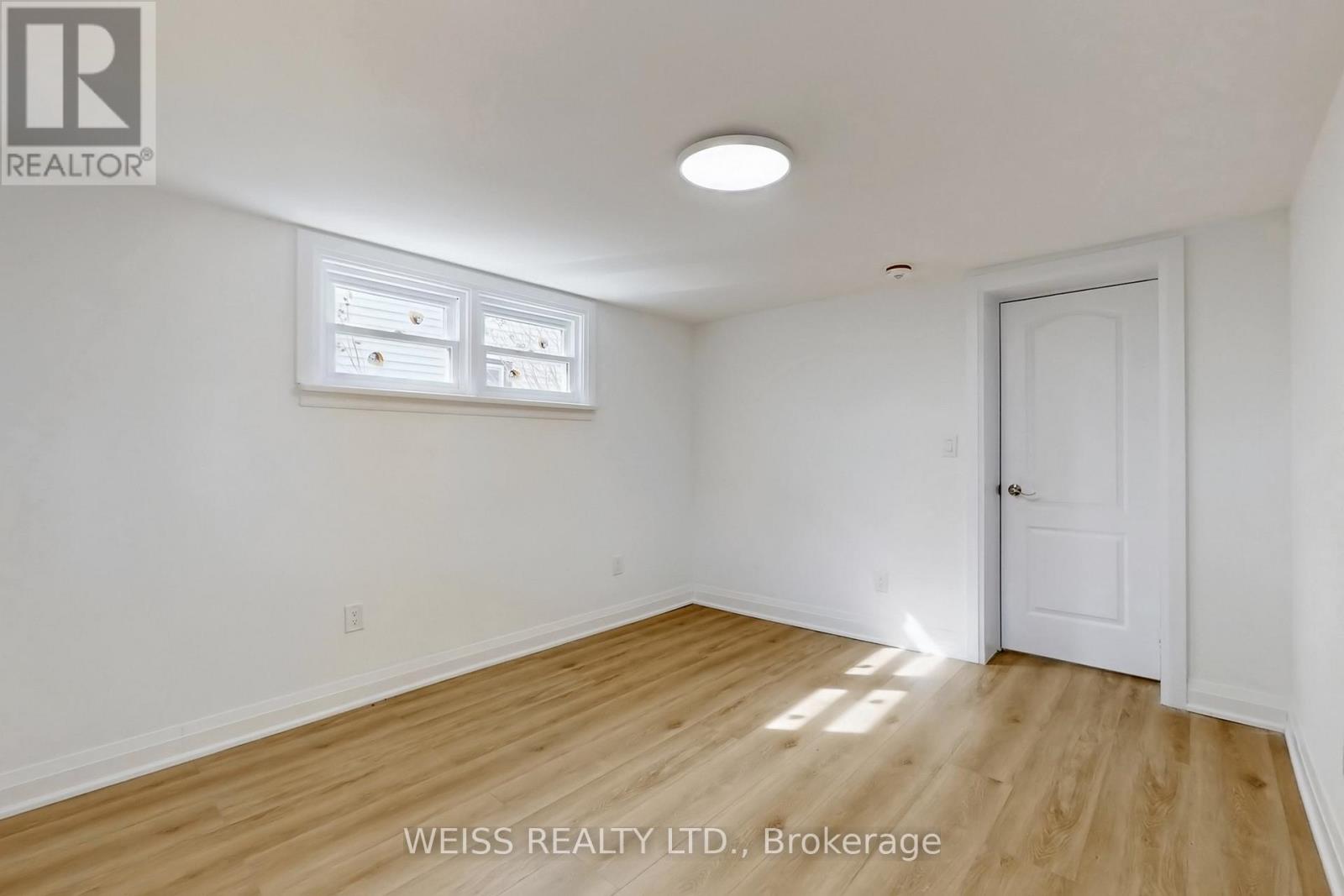 181 TALBOT STREET N - 33
