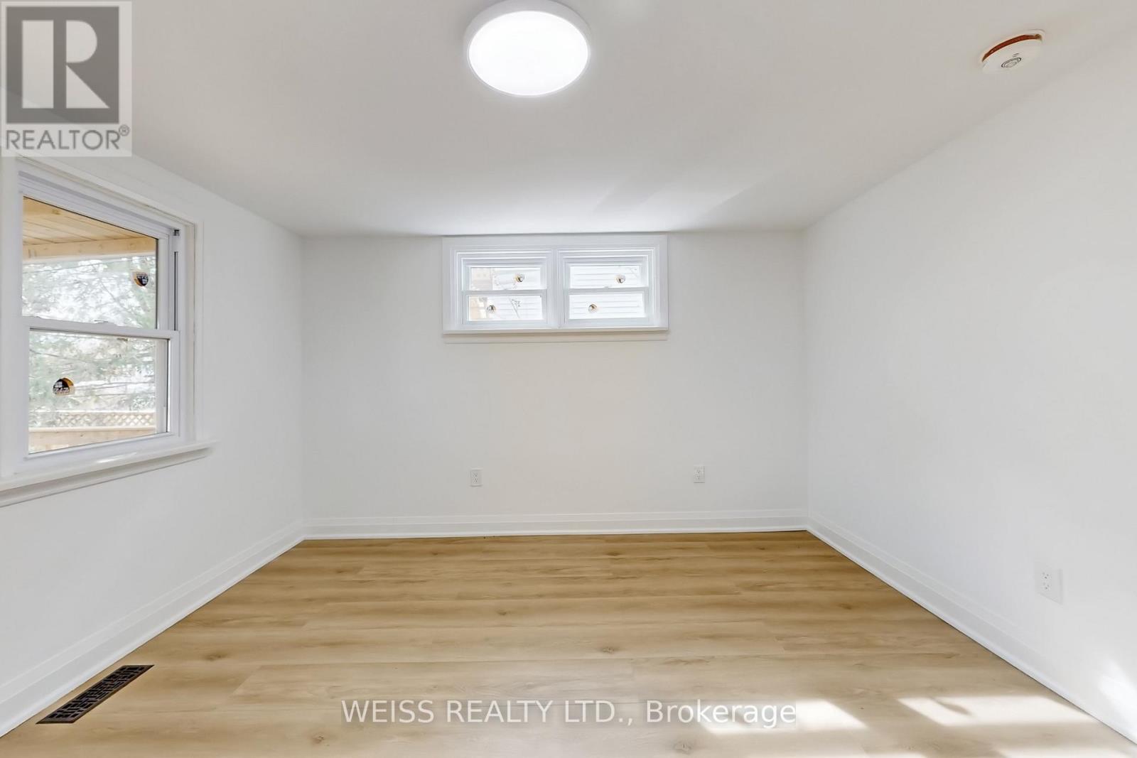 181 TALBOT STREET N - 34
