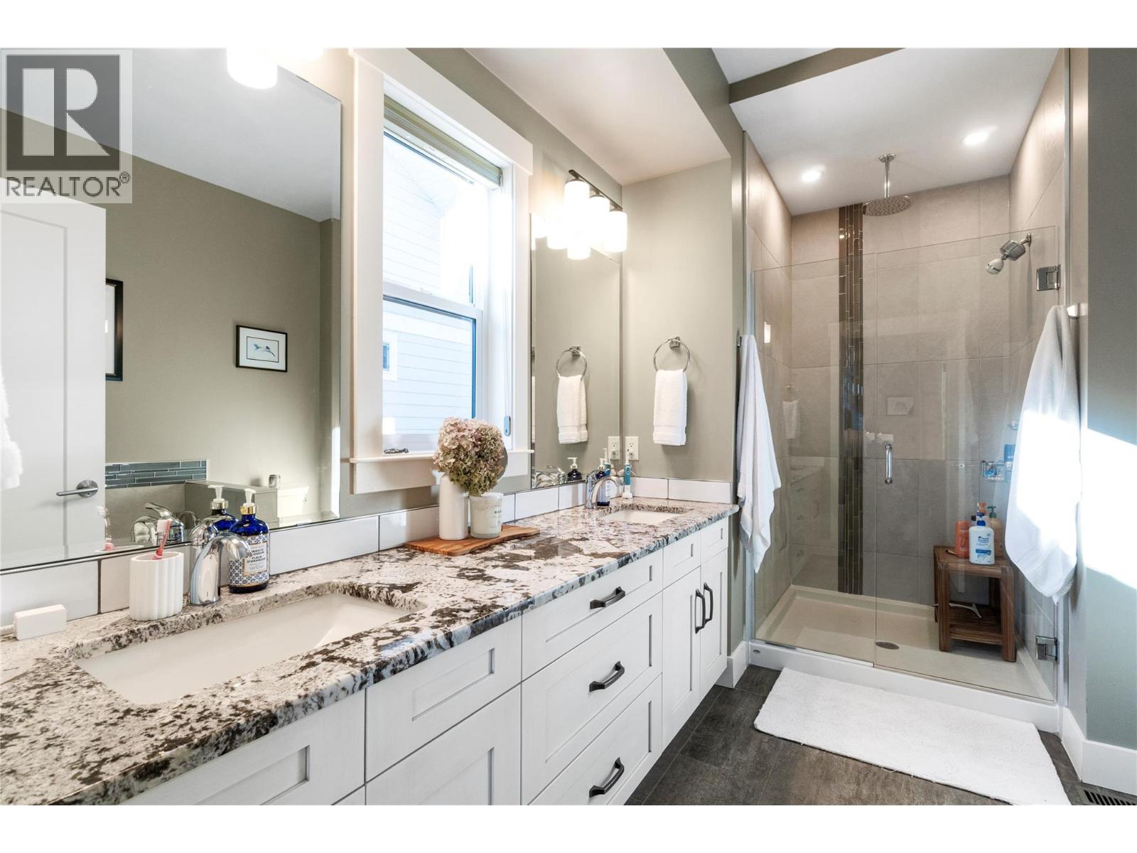  4590 71 Avenue, Salmon Arm