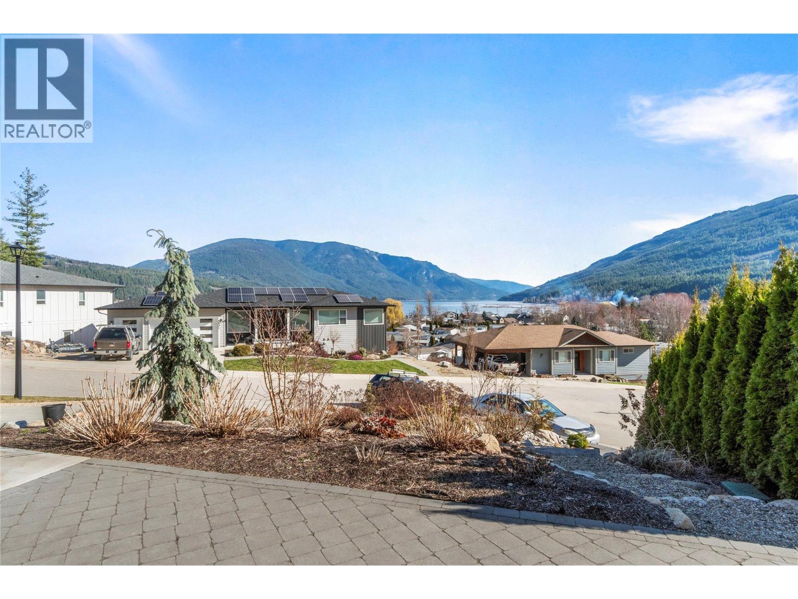  4590 71 Avenue, Salmon Arm