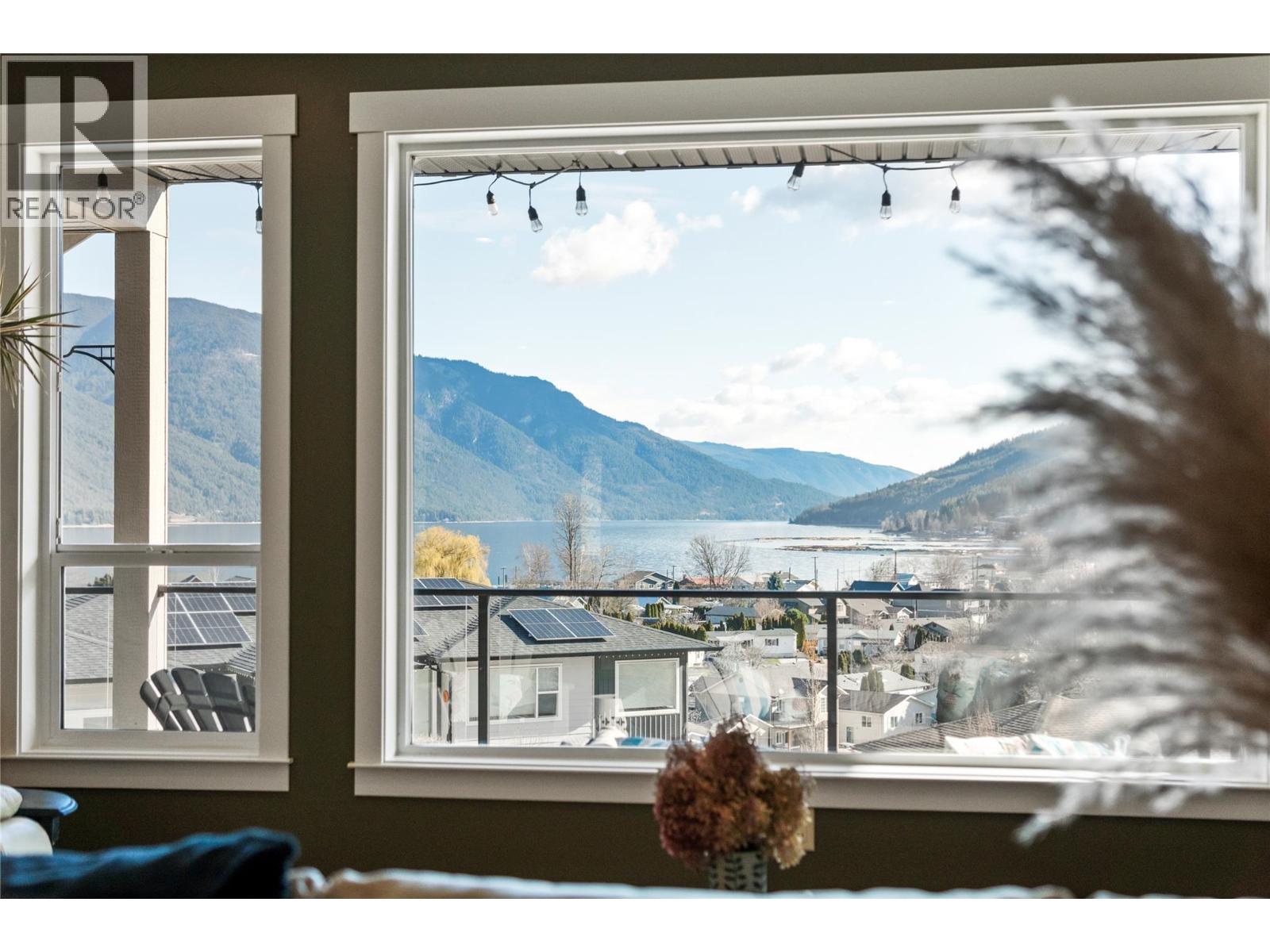  4590 71 Avenue, Salmon Arm