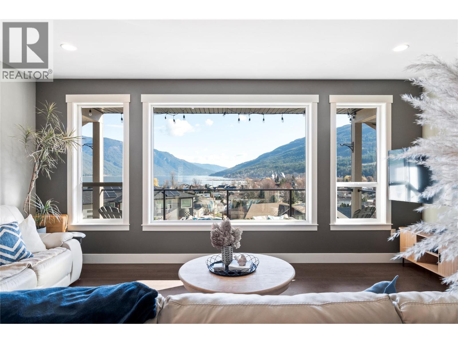  4590 71 Avenue, Salmon Arm