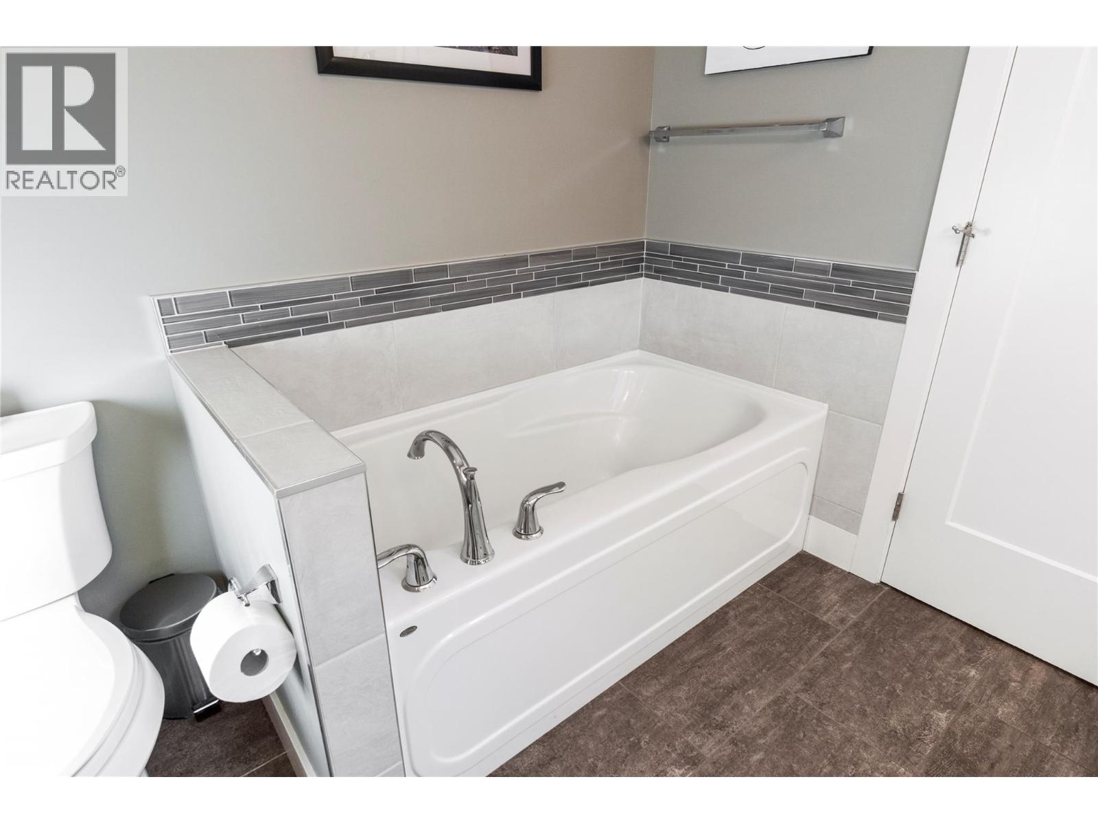  4590 71 Avenue, Salmon Arm