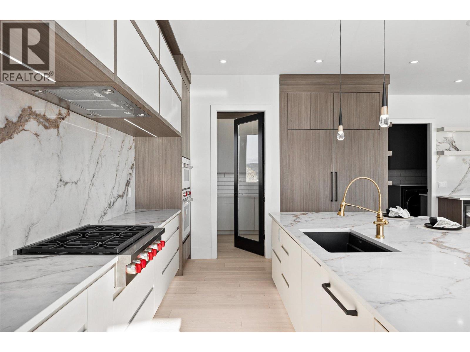  1343 Vineyard Drive, West Kelowna