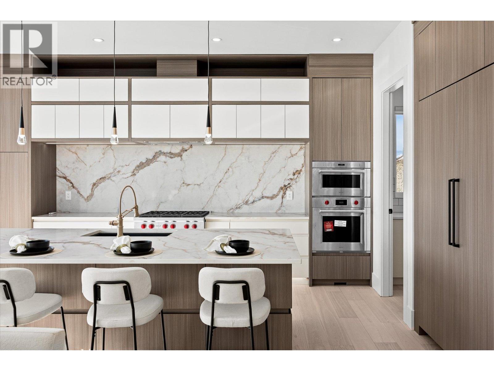  1343 Vineyard Drive, West Kelowna