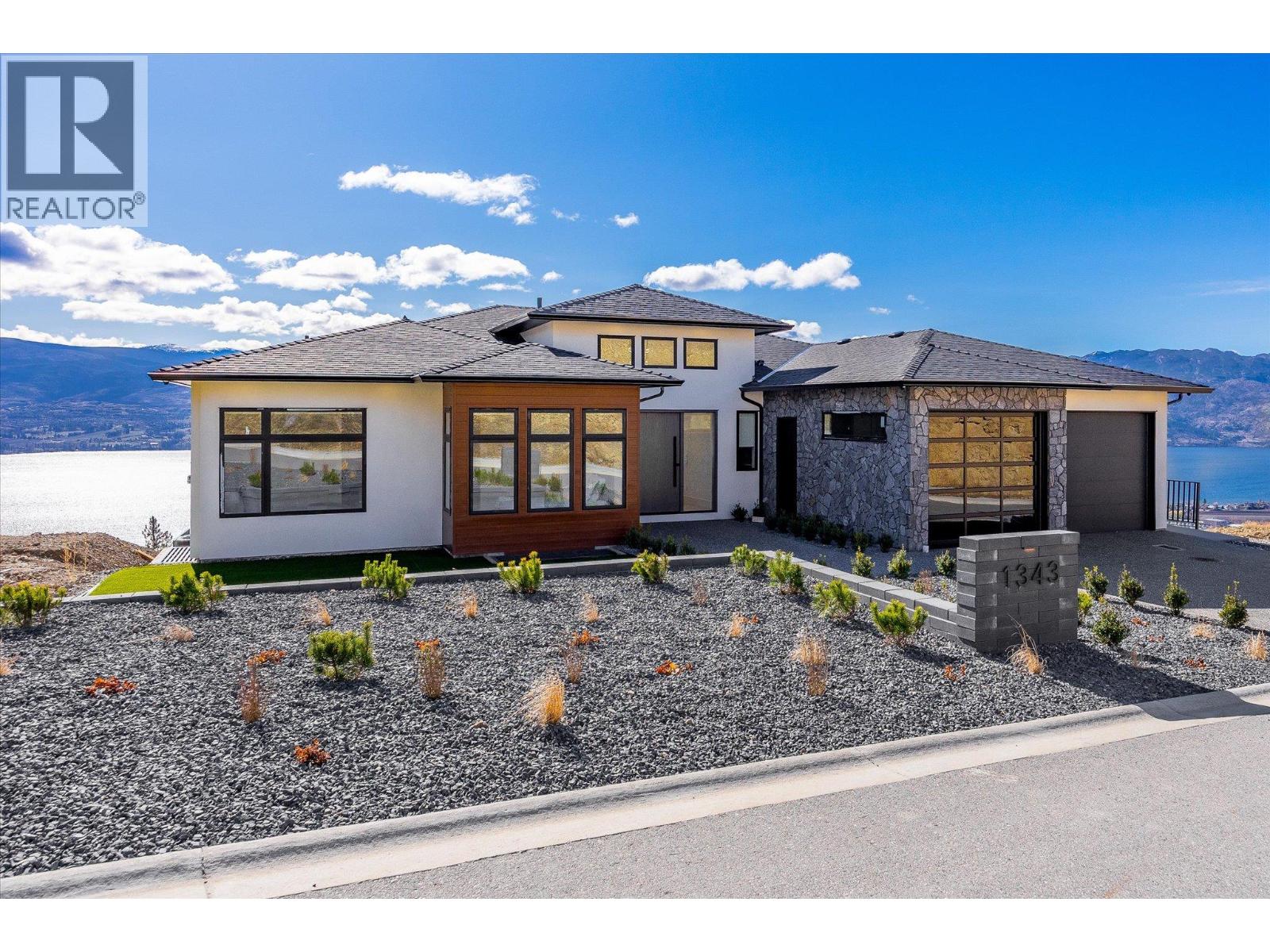  1343 Vineyard Drive, West Kelowna
