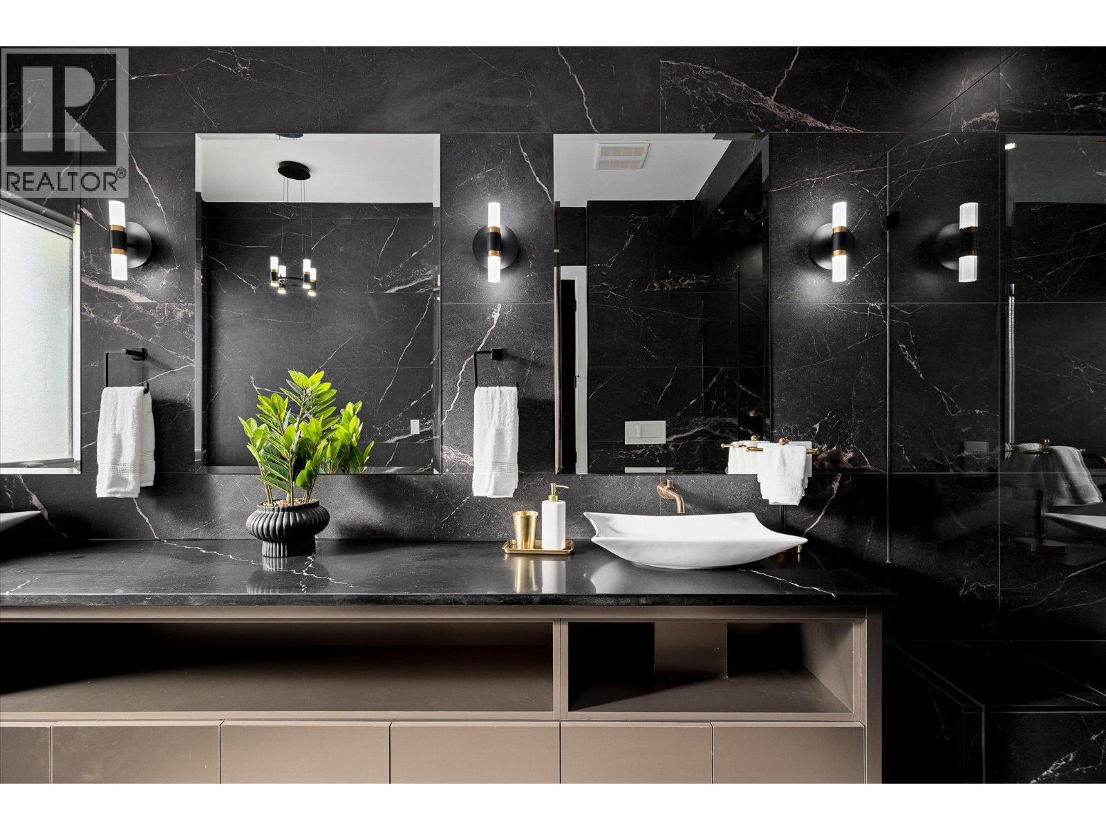  1343 Vineyard Drive, West Kelowna