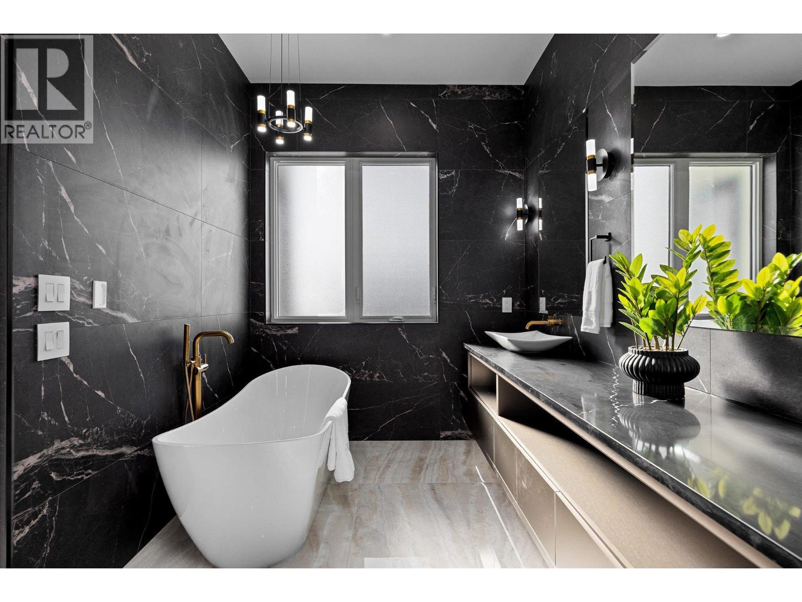  1343 Vineyard Drive, West Kelowna