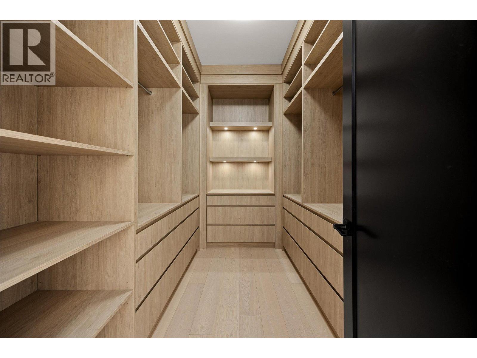  1343 Vineyard Drive, West Kelowna